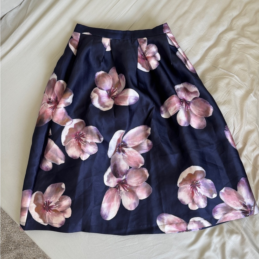 Chic Floral Midi Skirt in Navy and Pink